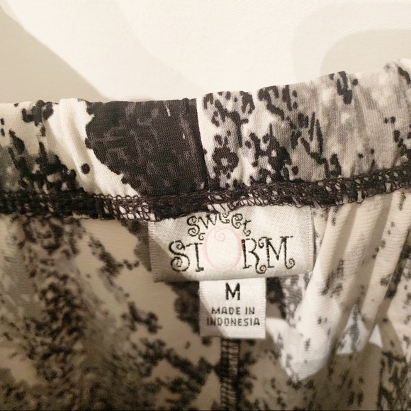 2/$20 Black & White Print Dress - Picture 4 of 4